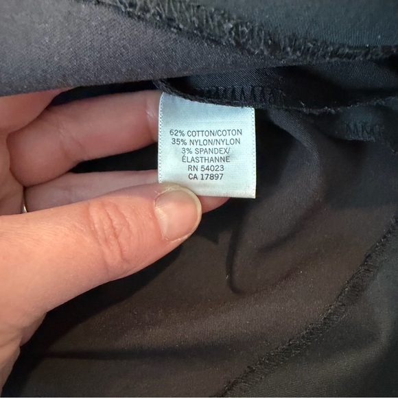 Banana Republic Black Mini Skirt, Size 10 - Picture 4 of 8